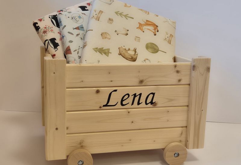 Spielzeugkiste mit Beschriftung - diverse Sujet